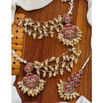 Sahara naura earing teeka