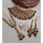 Samya kundan set