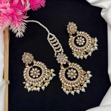 Kundan earings teeka