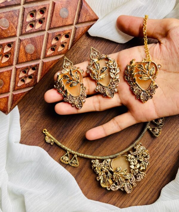 Kajol egyption necklace - Image 1