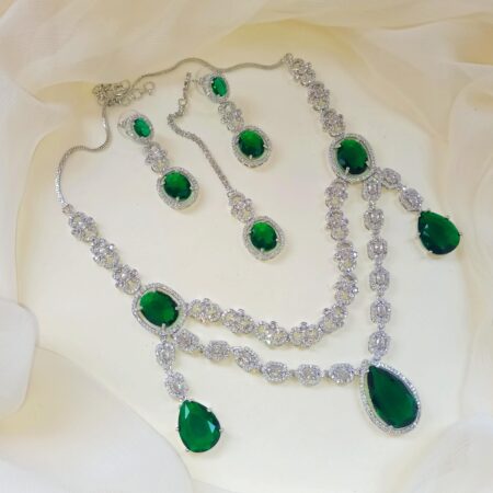 Doreena set zircon