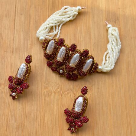 Mothering pearl choker set