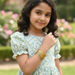 Kids metal bangles silver