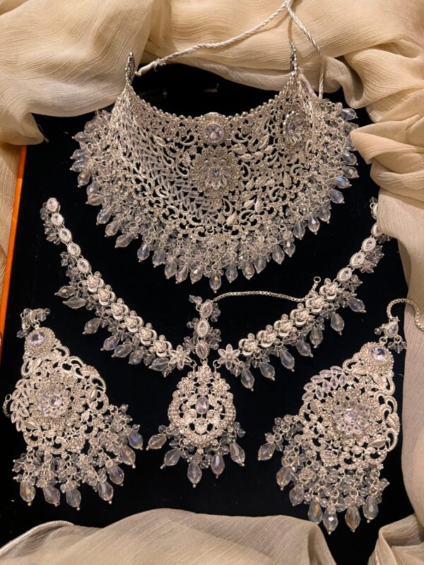 Annie choker set - Image 1