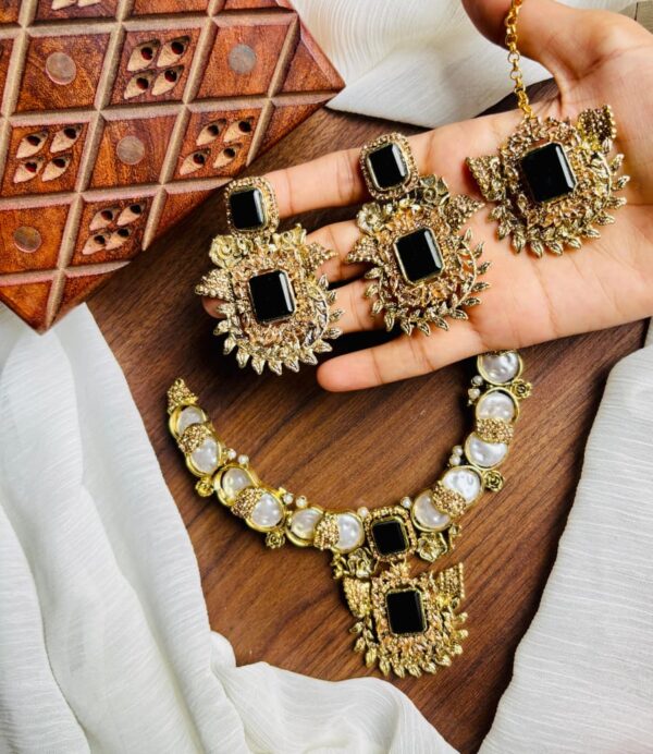 Motherpearl party wear necklace - Image 1