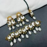 Mop choker with teeka