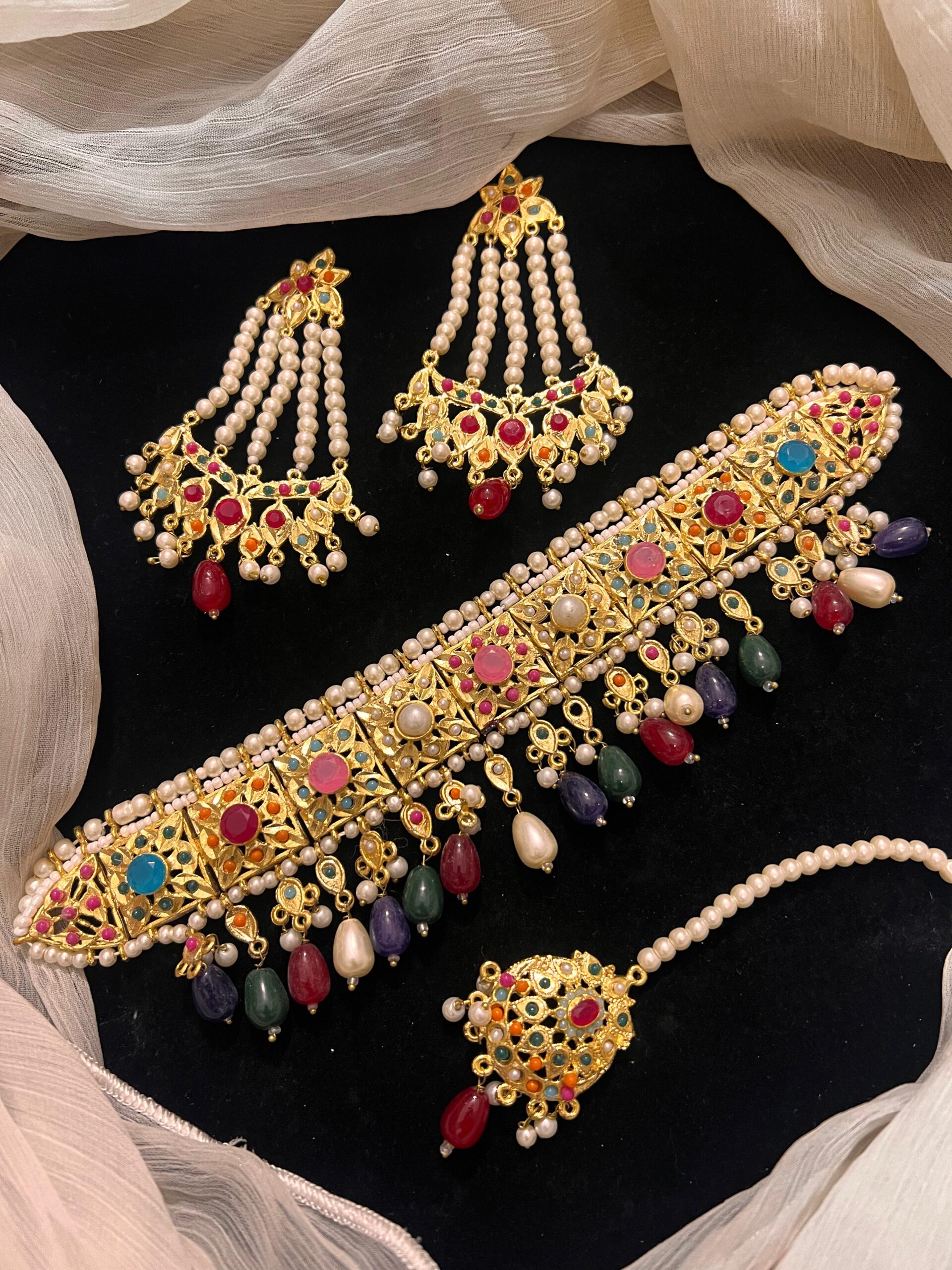 motion_photo_7042212990306395926 alina choker set - Image 1