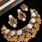 Motherpearl necklace