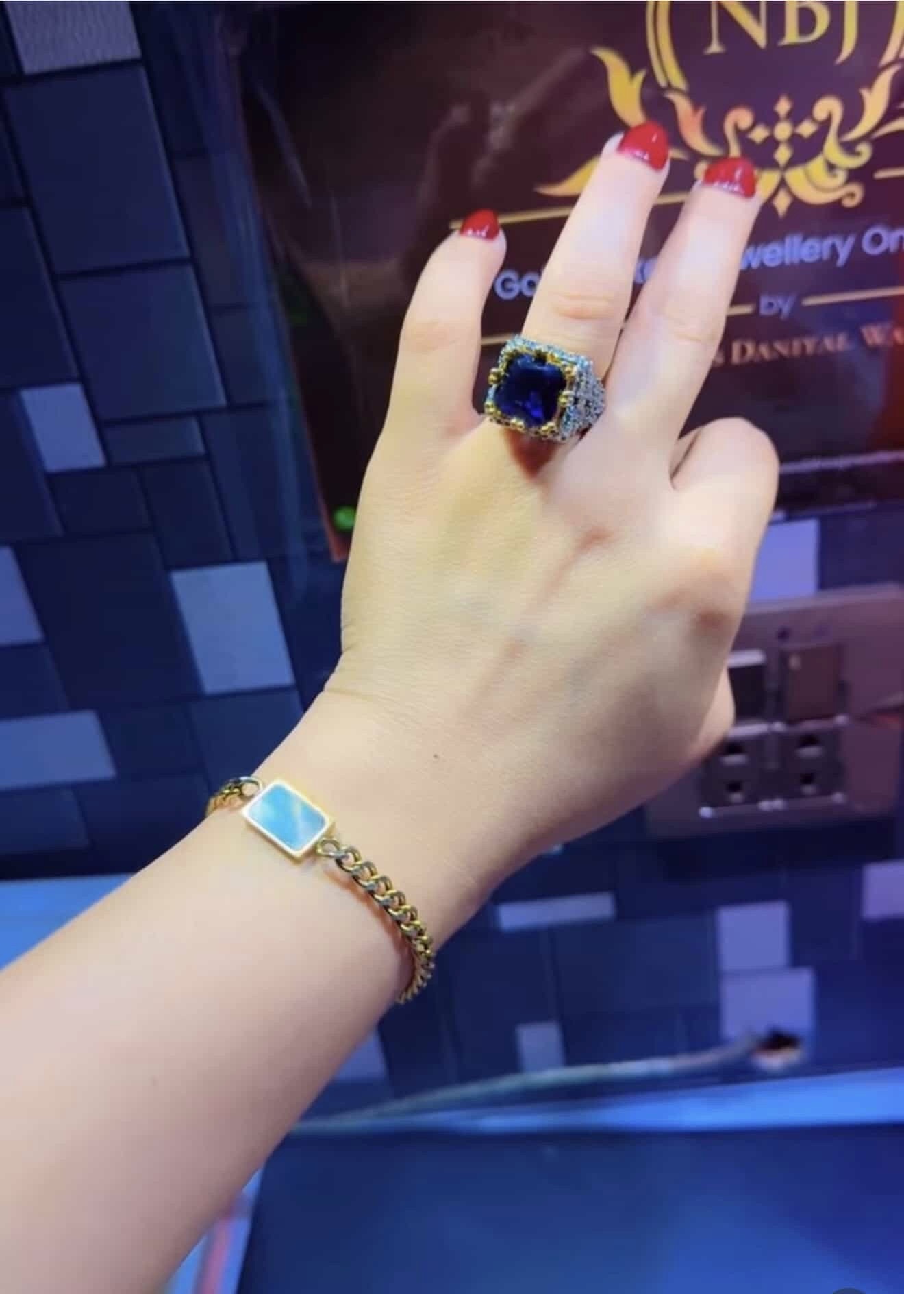 b5e6ee8d-2c35-4e1d-b735-8ffa371149b2 Goldplated ring blue - Image 1