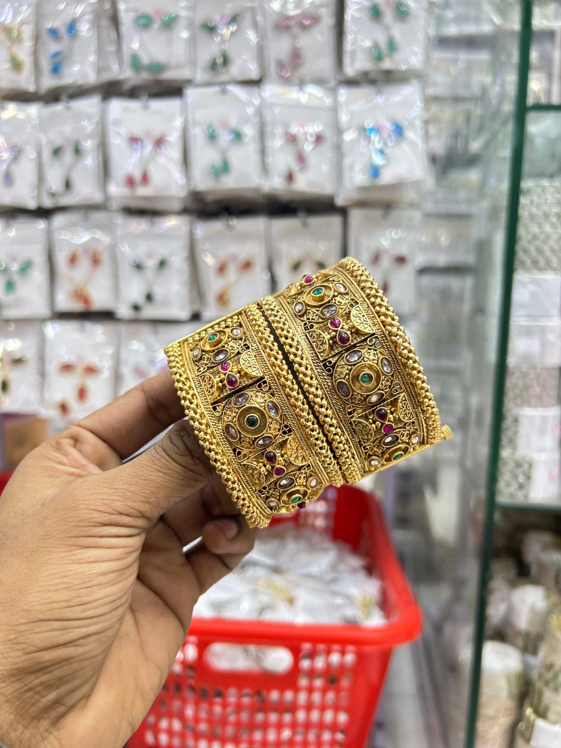 ff0a5b0d-7b6d-4943-86de-cdbc9ca00340 Rajwari openable bangles - Image 1