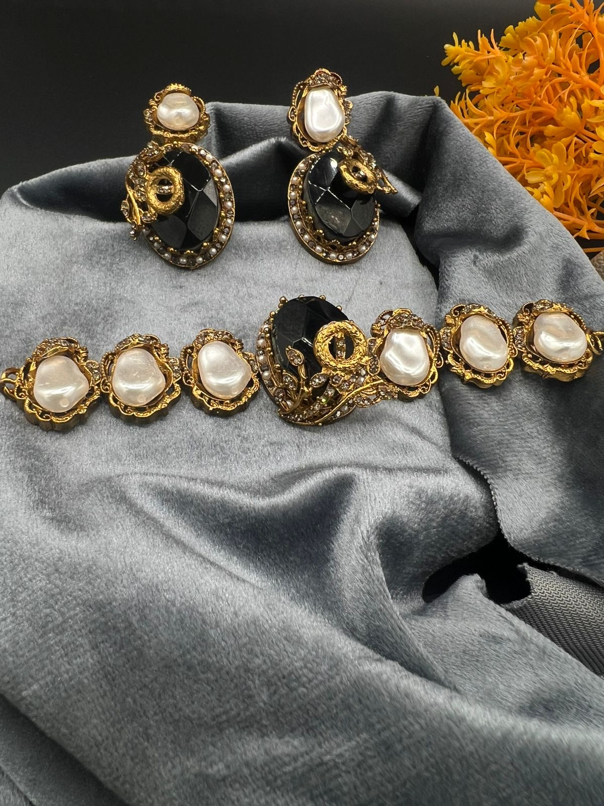 0292aef7-55e9-467b-b214-7f9defbf8384 Savya mother pearl set - Image 1