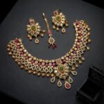 Naura traditional set