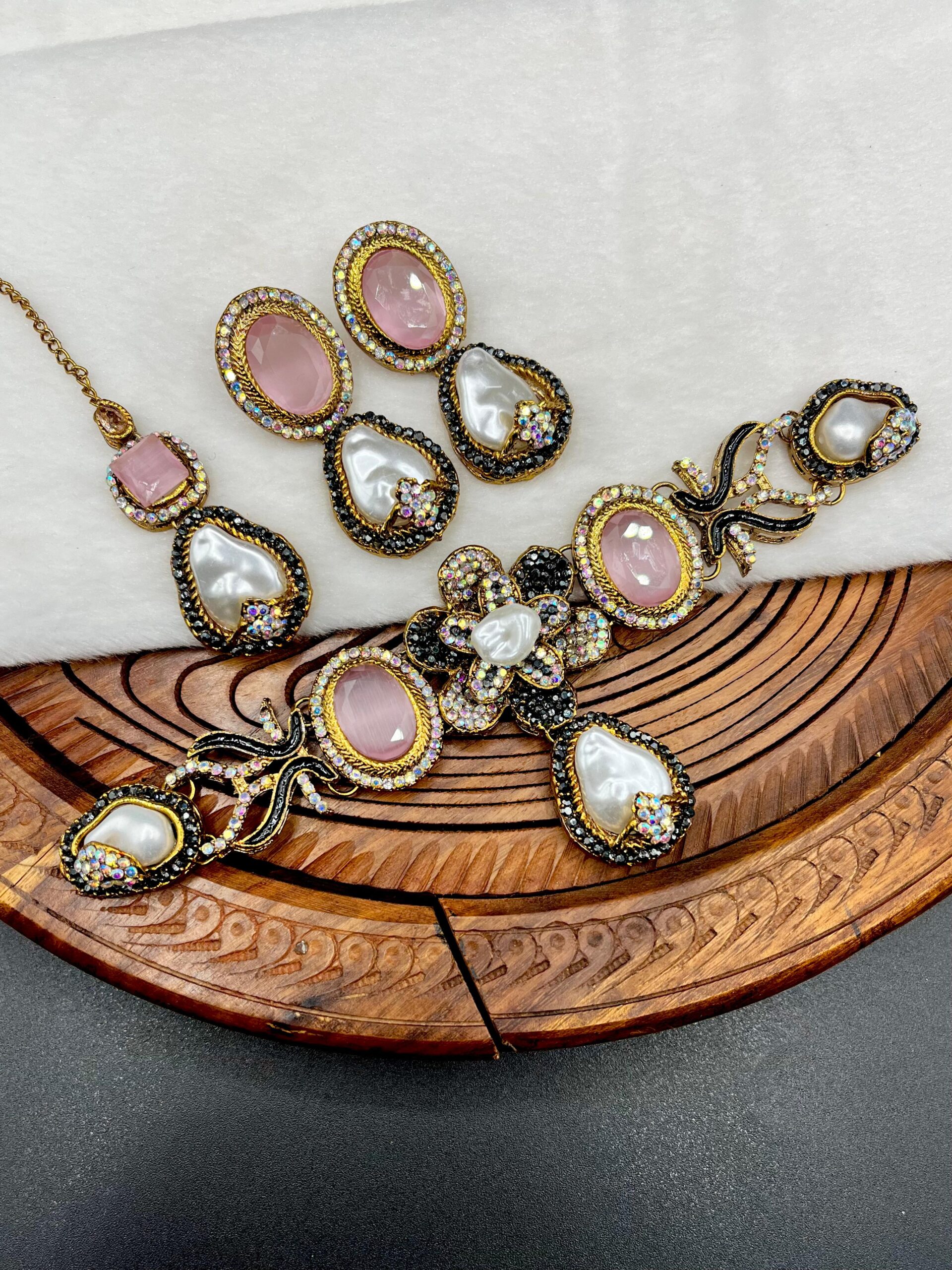 IMG-20260330-WA0347 Beauiful teeka set mother set - Image 1