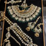 Hoorain kundan set complete wd matha patti